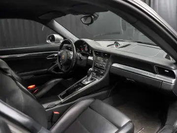 PORSCHE 911 Carrera 4 S