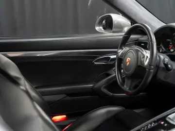 PORSCHE 911 Carrera 4 S