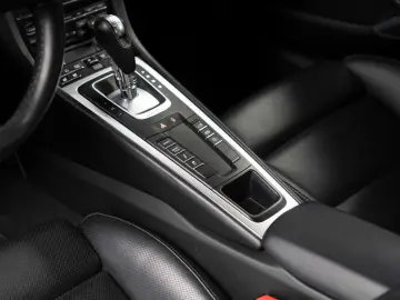PORSCHE 911 Carrera 4 S