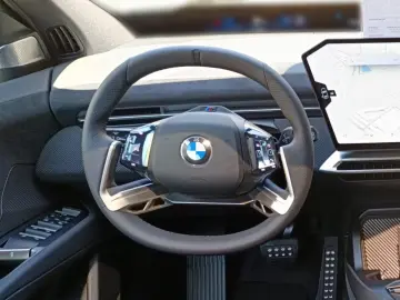 BMW iX3 40 M Sport Pro_ACC_PANO