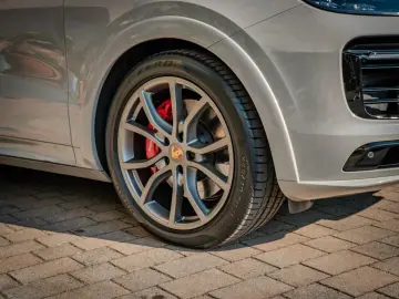 Porsche Cayenne GTS Coupé - Porsche Approved 2028