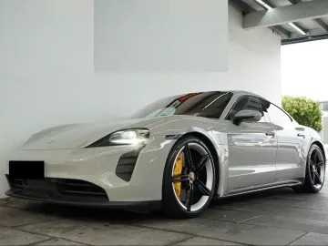 Porsche Taycan GTS   PCCB • PDCC • REAR AXLE STEERING