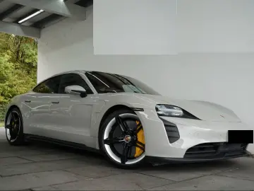 Porsche Taycan GTS   PCCB • PDCC • REAR AXLE STEERING