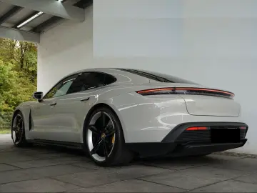 Porsche Taycan GTS   PCCB • PDCC • REAR AXLE STEERING