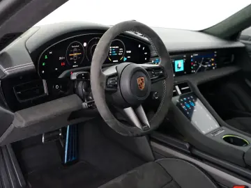 Porsche Taycan GTS   PCCB • PDCC • REAR AXLE STEERING