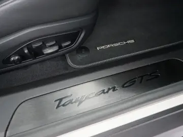 Porsche Taycan GTS   PCCB • PDCC • REAR AXLE STEERING