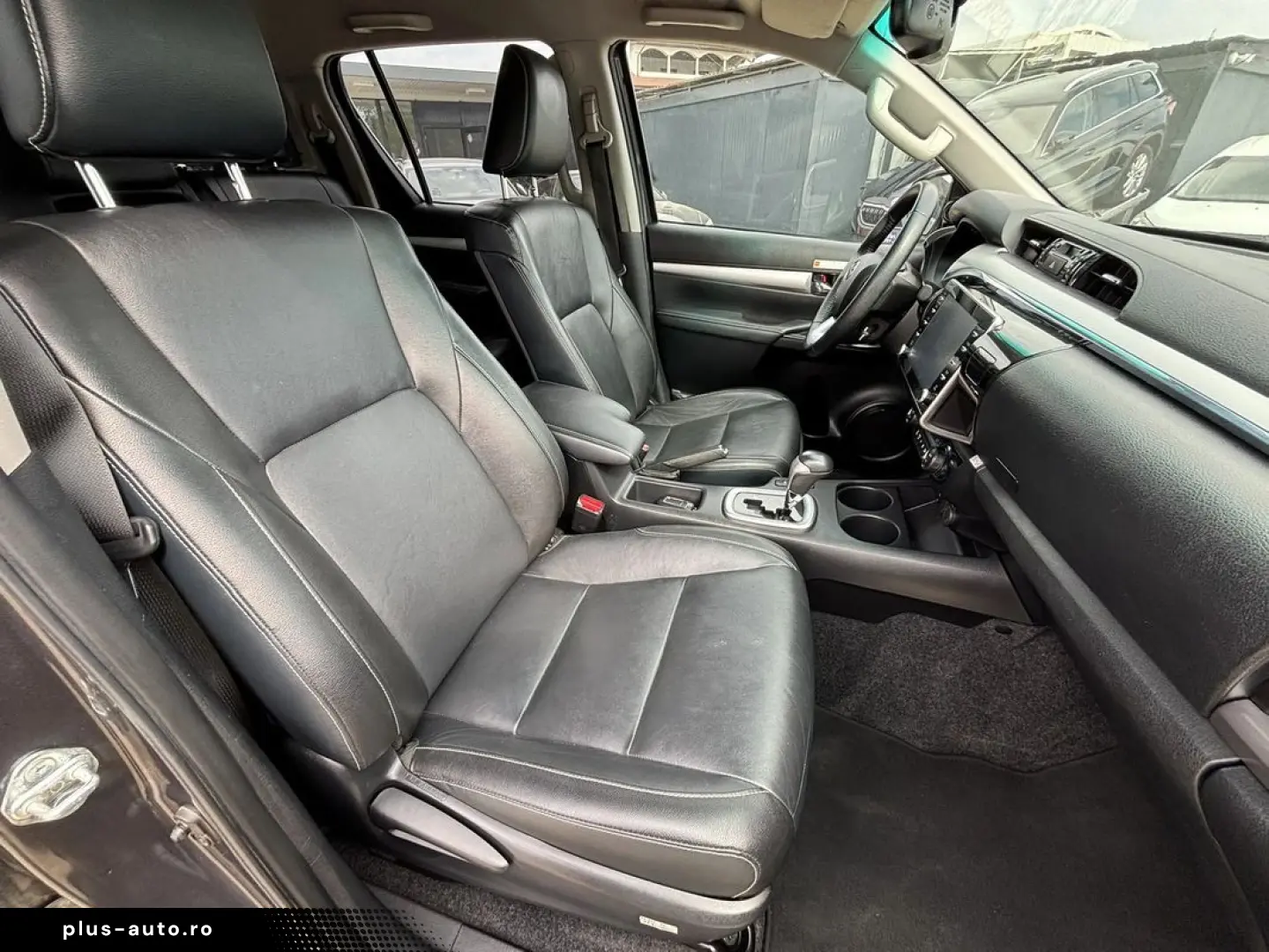Toyota Hilux   2.8D 204CP   Automata   4x4   TVA Deductibil