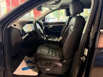 VW Touareg 4Motion R-LINE