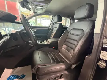 VW Touareg 4Motion R-LINE
