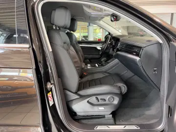 VW Touareg 4Motion R-LINE