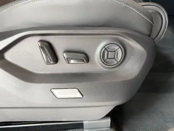 VW Touareg 4Motion R-LINE