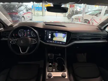 VW Touareg 4Motion R-LINE