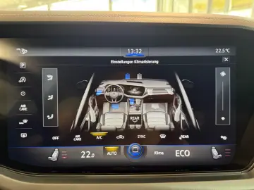 VW Touareg 4Motion R-LINE