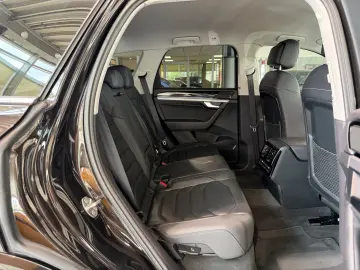 VW Touareg 4Motion R-LINE