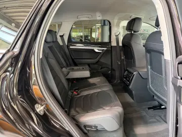 VW Touareg 4Motion R-LINE