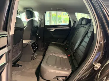 VW Touareg 4Motion R-LINE