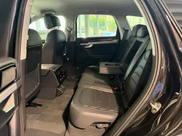 VW Touareg 4Motion R-LINE