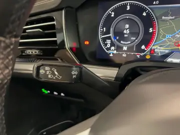 VW Touareg 4Motion R-LINE