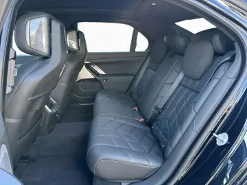 BMW 750e xDr M Sport DA PA-Pr B W IconicGl Massage
