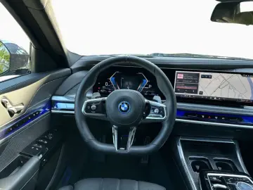 BMW 750e xDr M Sport DA PA-Pr B W IconicGl Massage