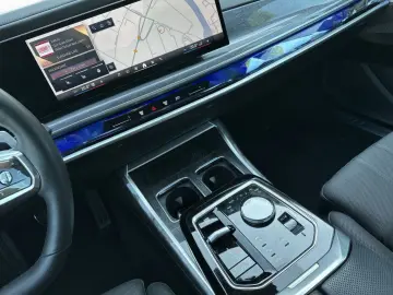 BMW 750e xDr M Sport DA PA-Pr B W IconicGl Massage