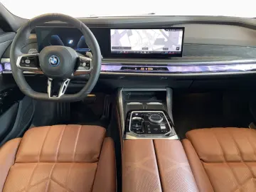 BMW 750e xDr M Sport AktivL Pano AHK B&W 360  DAPro