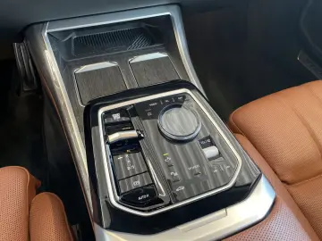 BMW 750e xDr M Sport AktivL Pano AHK B&W 360  DAPro