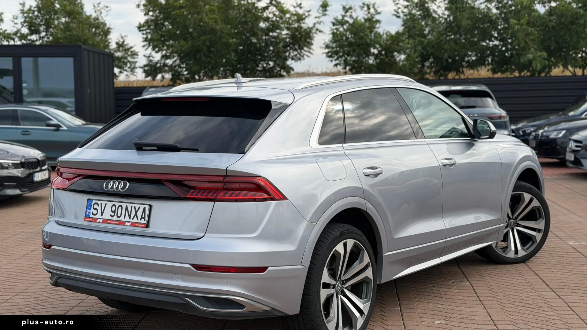 AUDI Q8 2021