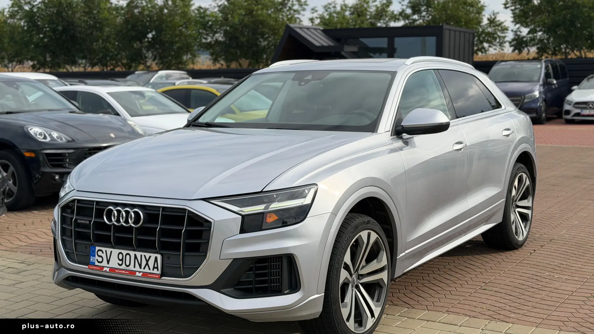 AUDI Q8 2021