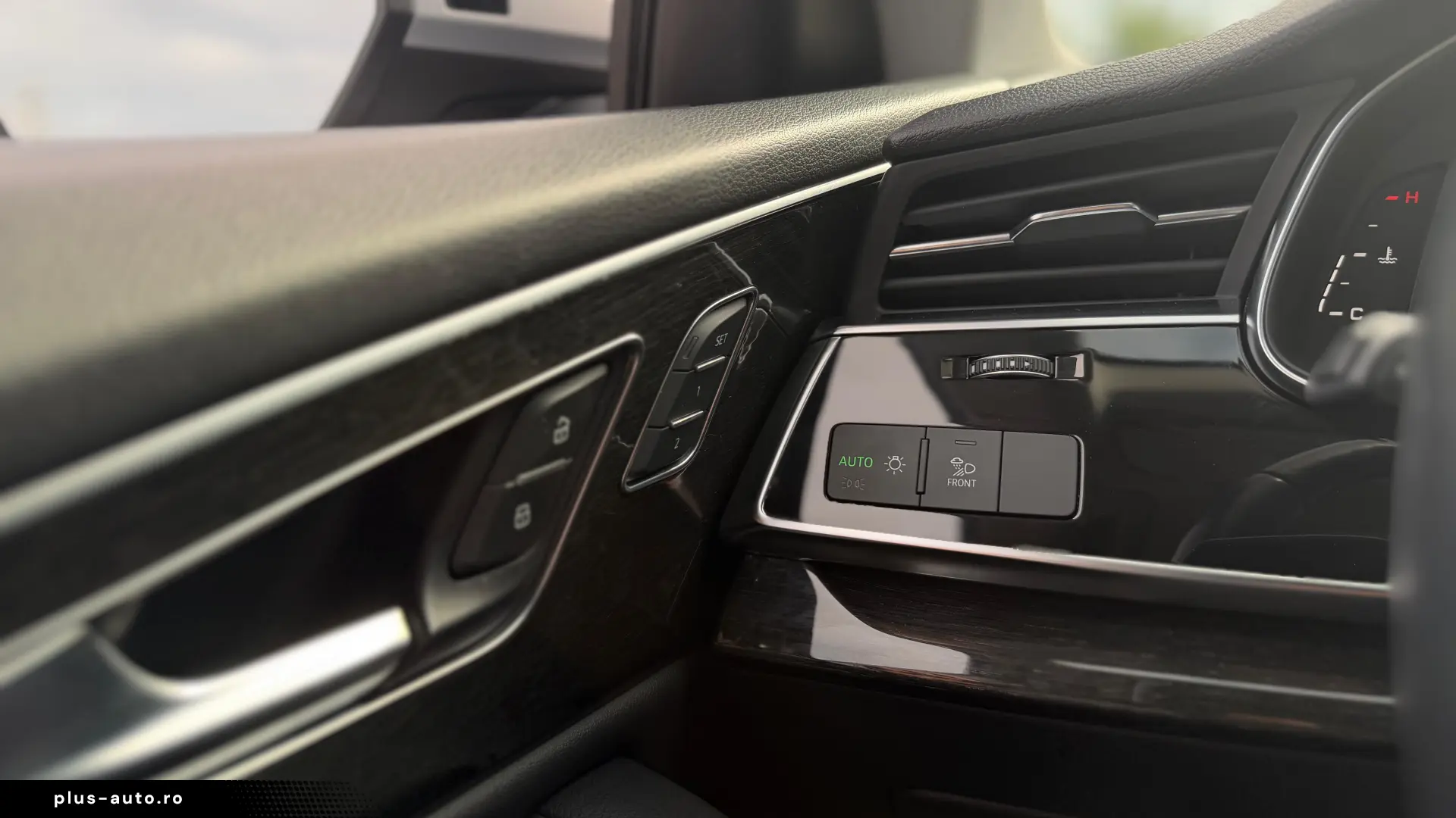 AUDI Q8 2021