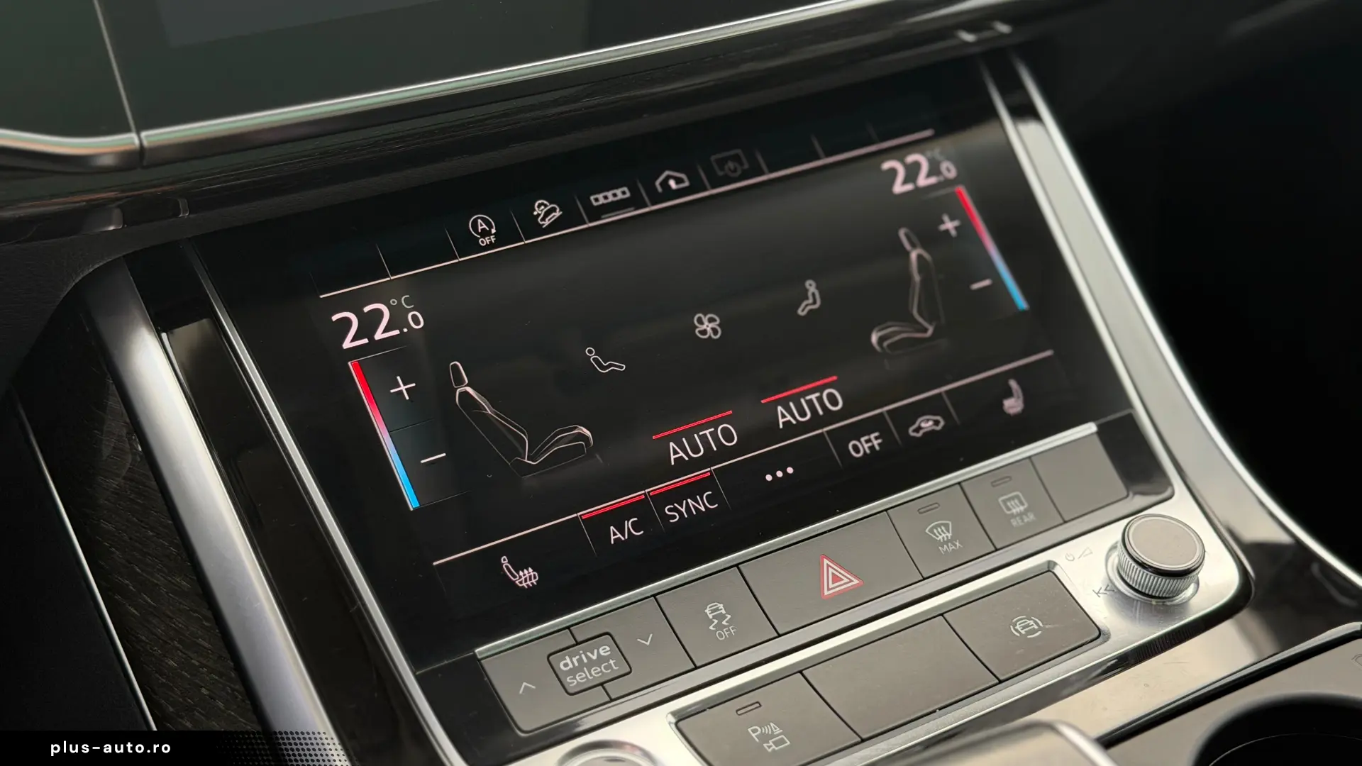 AUDI Q8 2021