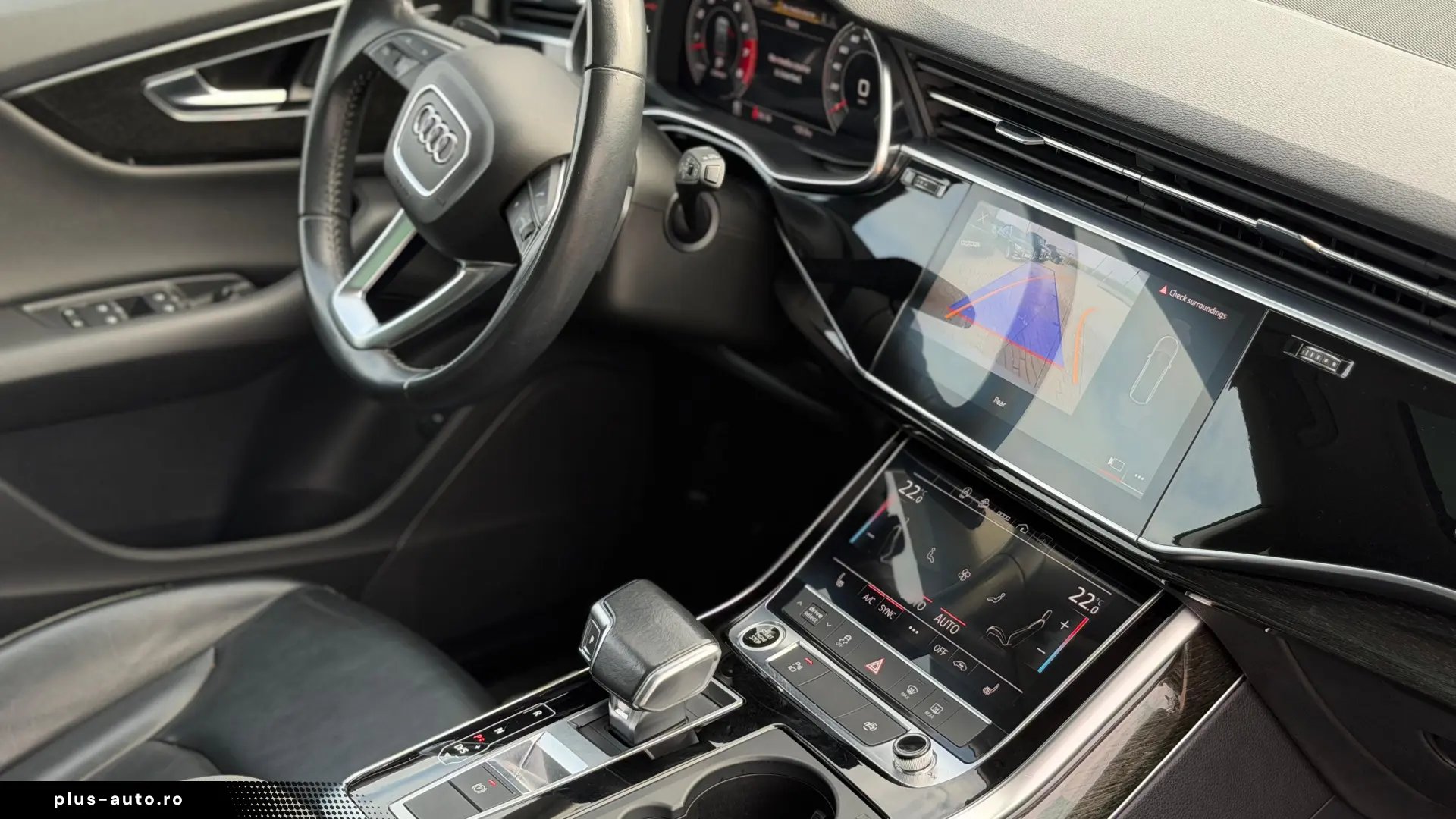 AUDI Q8 2021
