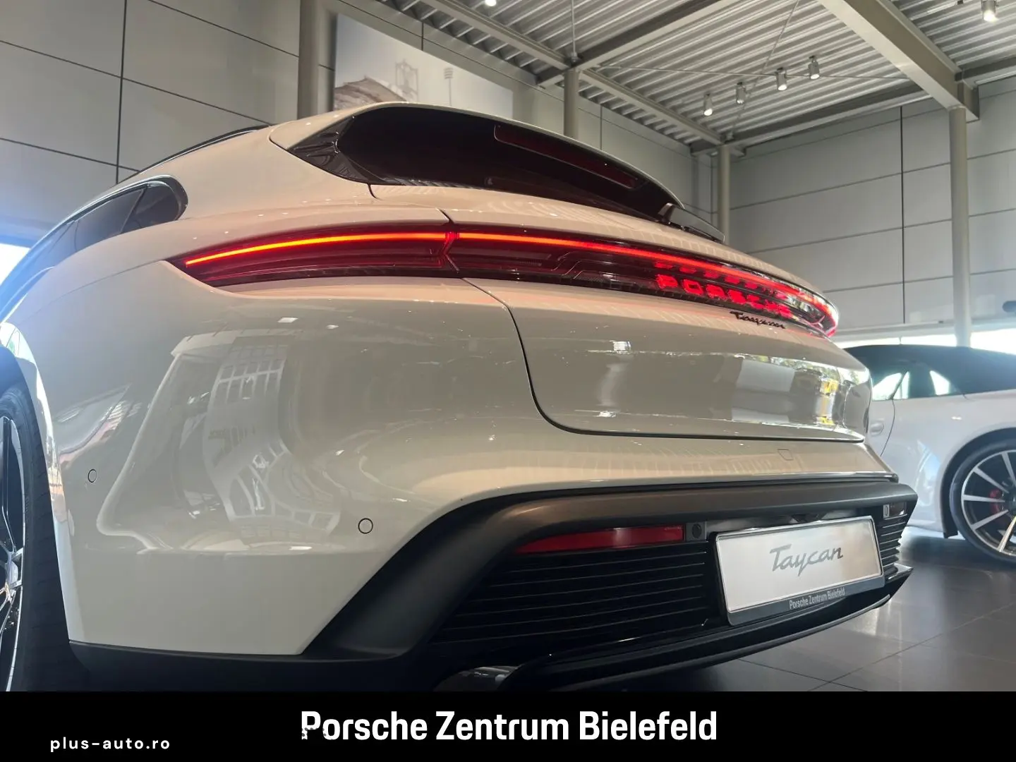 PORSCHE Taycan Sport Turismo LED-Matrix Surround-View