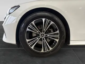 MERCEDES-BENZ E 220 d