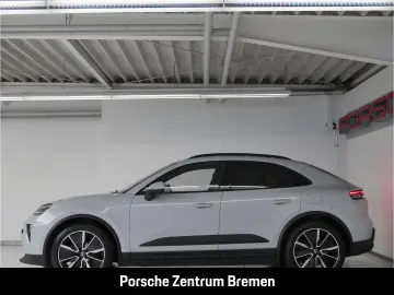 PORSCHE Macan 4