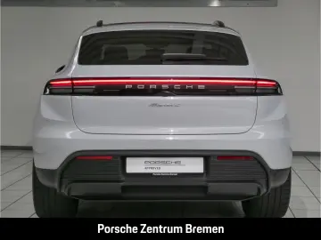 PORSCHE Macan 4