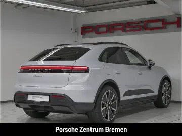 PORSCHE Macan 4