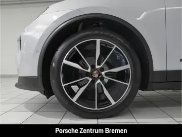 PORSCHE Macan 4