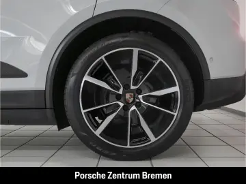 PORSCHE Macan 4