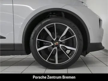 PORSCHE Macan 4