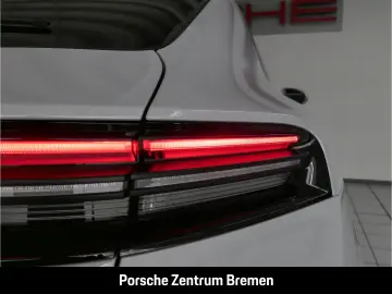 PORSCHE Macan 4