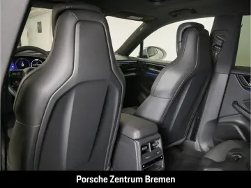 PORSCHE Macan 4