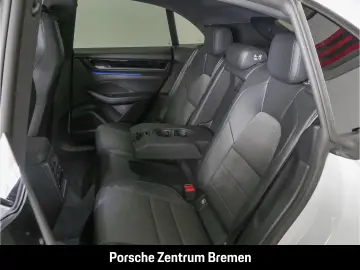 PORSCHE Macan 4