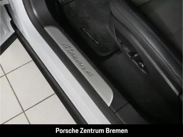 PORSCHE Macan 4