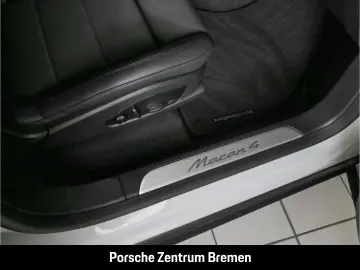 PORSCHE Macan 4