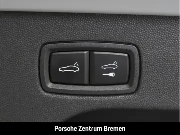 PORSCHE Macan 4