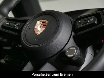 PORSCHE Macan 4