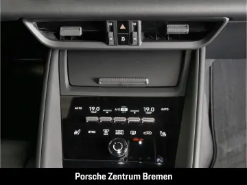 PORSCHE Macan 4