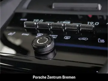 PORSCHE Macan 4
