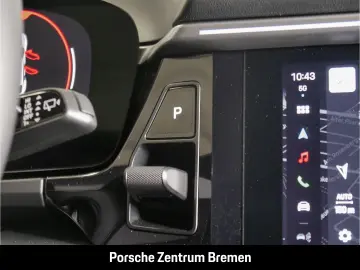 PORSCHE Macan 4